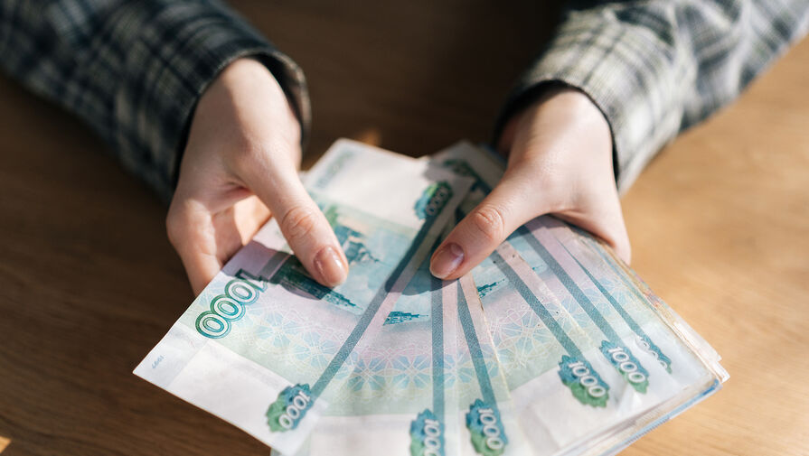 Инструктор по сноуборду выдумала рак и выманила у школьницы почти миллион рублей