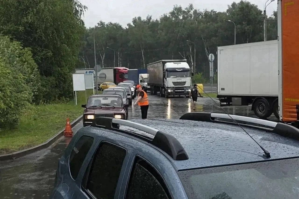 На нижегородские АЗС возвращаются волонтёры и полиция