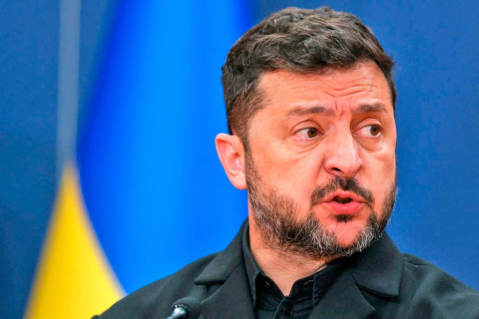 Украина стала самой бедной страной в Европе, но это не предел: как Зеленский упорно и методично превращает страну в руины
