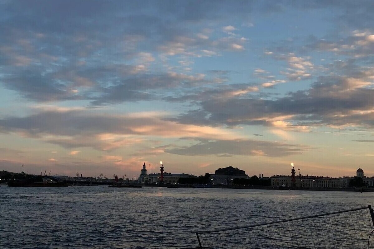 В Петербурге впервые зажгут факелы Ростральных колонн в День Ништадтского мира