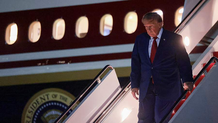 Тайный перелет Трампа обрастает новыми подробностями. Что пишут СМИ
