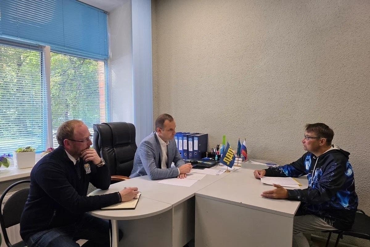 Депутат Госдумы от ЛДПР Сергей Леонов провел прием граждан в Пскове