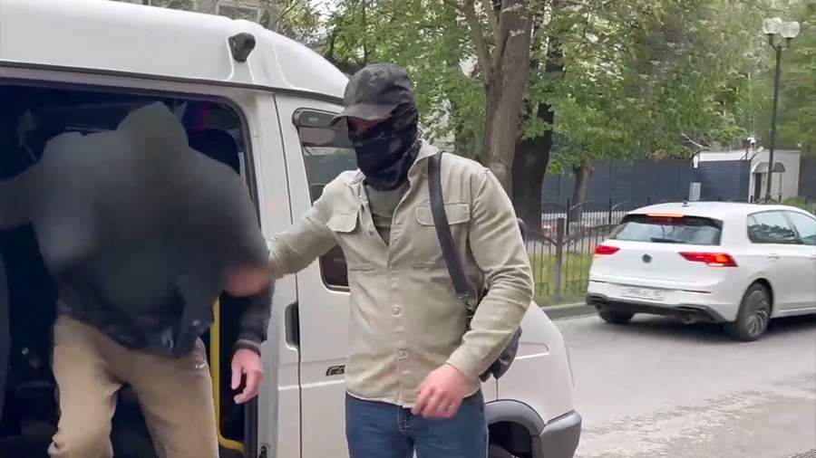ФСБ показала кадры допроса задержанного за передачу данных о ПВО в Крыму