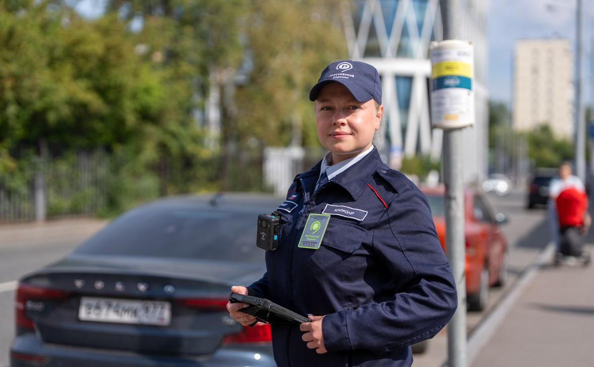 Женщины составили более 22% контролеров «Московского паркинга»