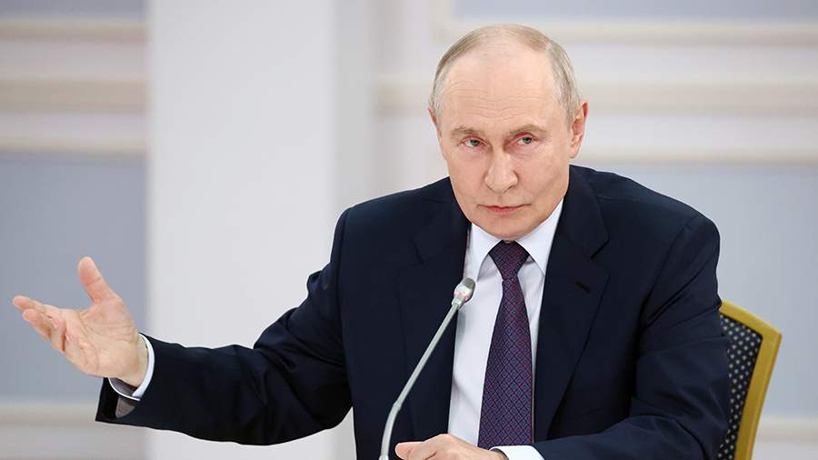 Путин подчеркнул важность работы по увековечению памяти героев СВО
