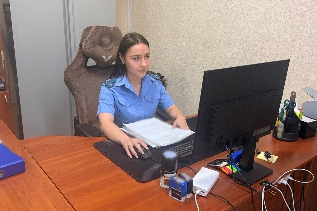 Судебные приставы взыскали с евпаторийца компенсацию морального вреда