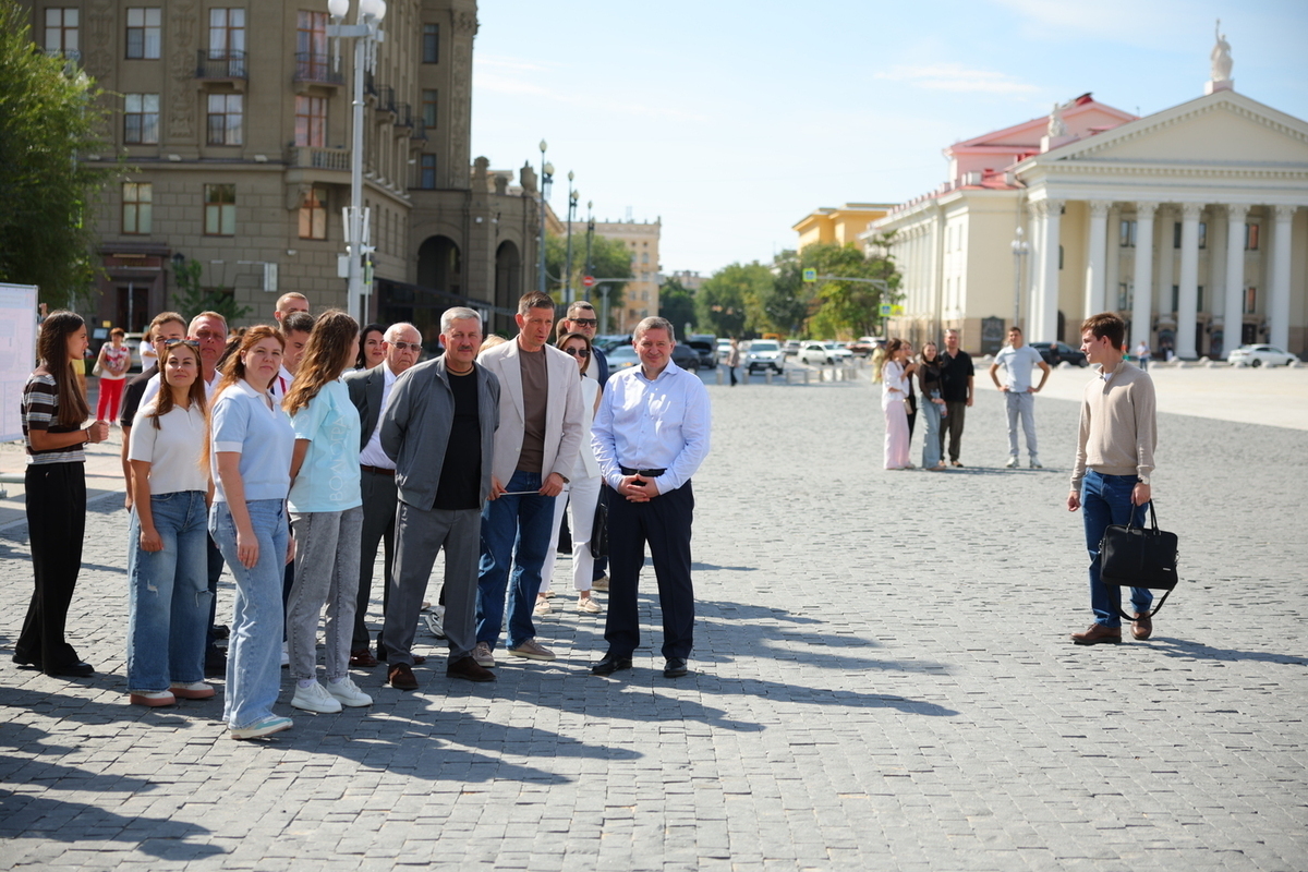 В Волгограде в День города открыли обновленную площадь Павших Борцов
