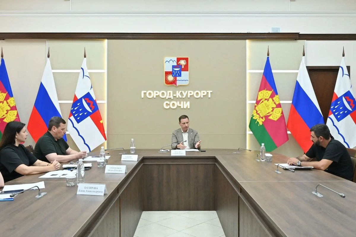 Прошунин помог участнику СВО подобрать участок на приеме в Сочи