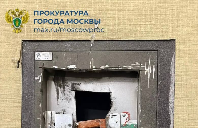 Москвич отдал мошенникам 13 млн рублей, поверив в посылку для матери