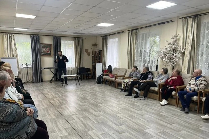 Серебряные новгородцы узнали об уловках аферистов в Центре соцподдержки