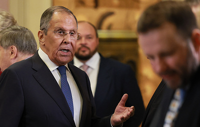 Лавров: Зеленский путешествует, а у руководства России есть дела и дома