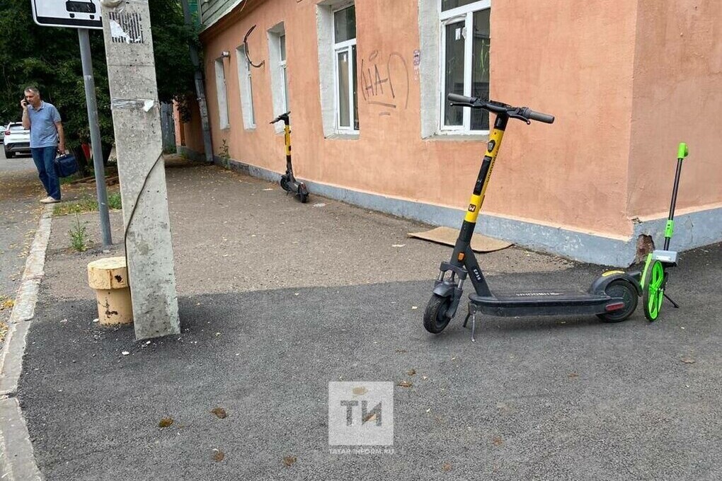 В Челнах самокатчик столкнулся с автомобилем