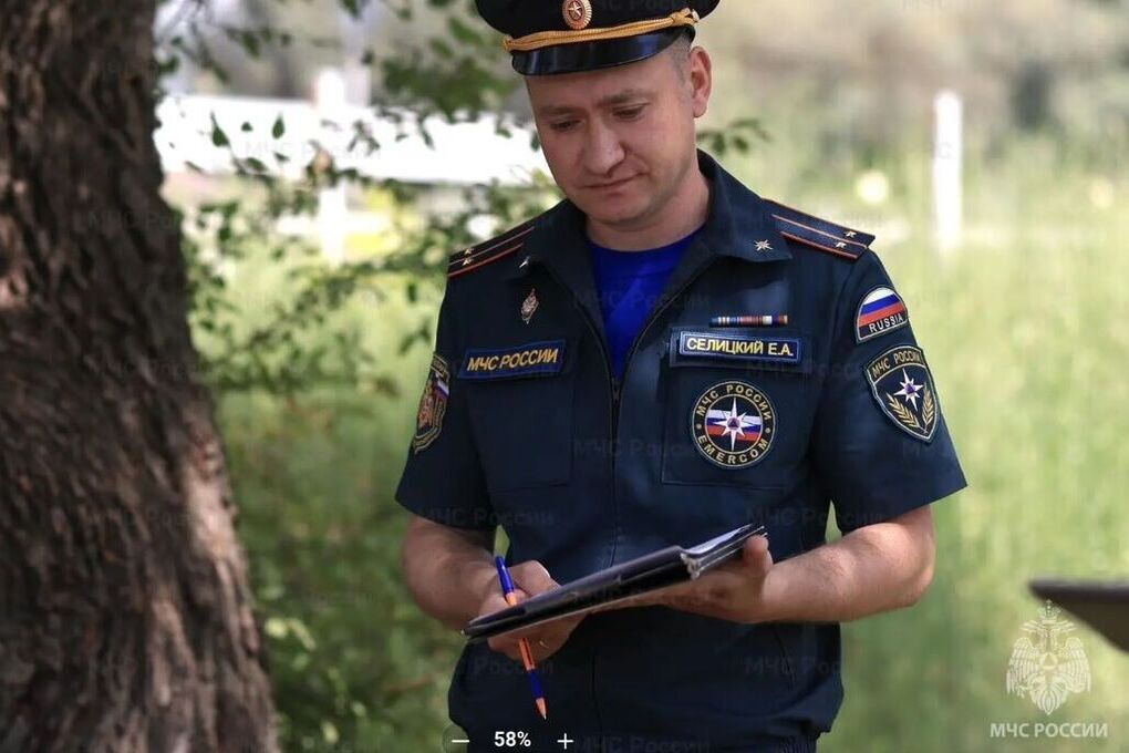 Спасатели вывели двух грибников из леса
