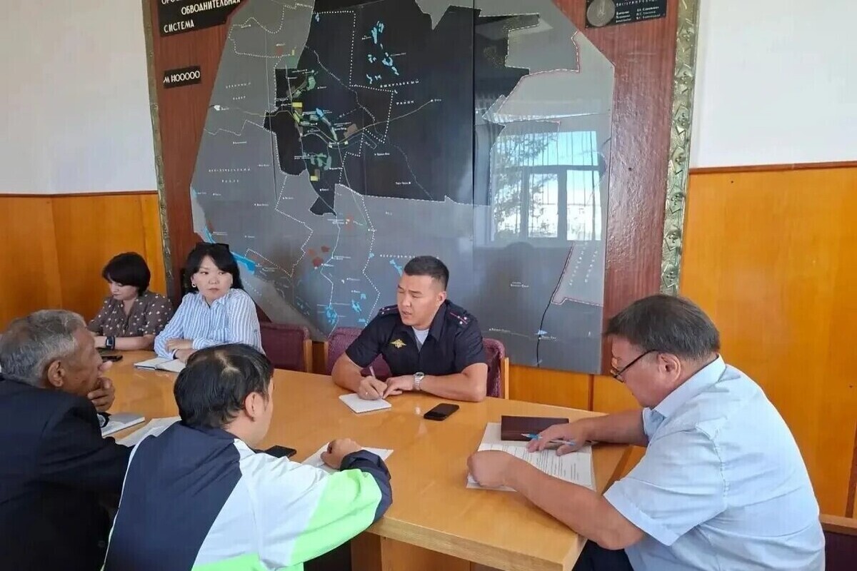 В Яшкульском районе Калмыкии обсудили подготовку дорог к зиме