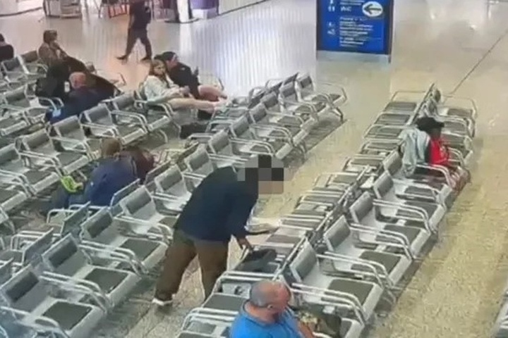 Мужчина прилетел в Петербург из Турции и тут же лишился брендового ноутбука