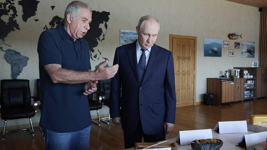 Премьер Японии Такаити выразила протест после визита Путина на Курилы