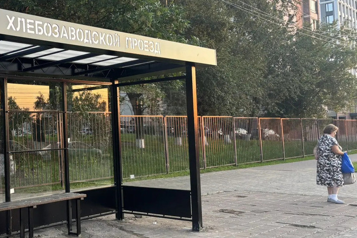 В Кирове на восьми улицах установили новые остановочные павильоны