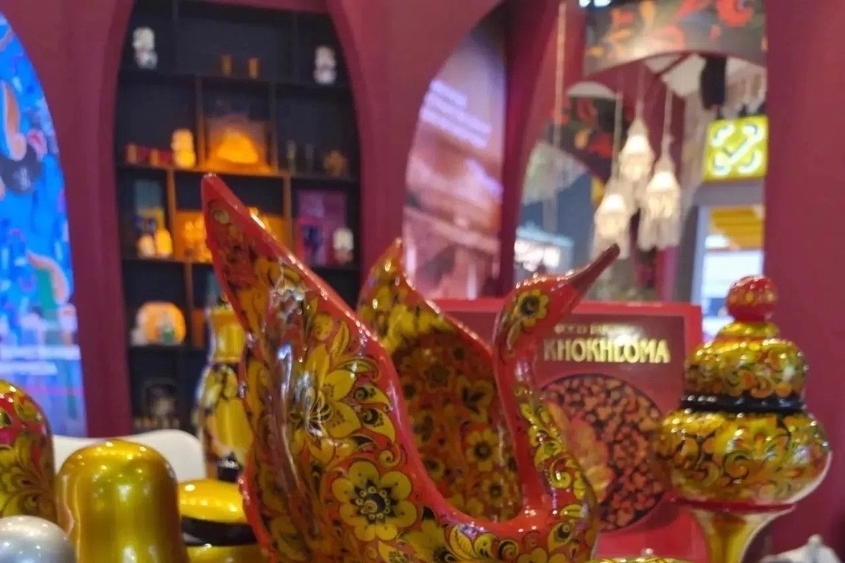 Нижегородские мастера создали хохломских слонов для Индии