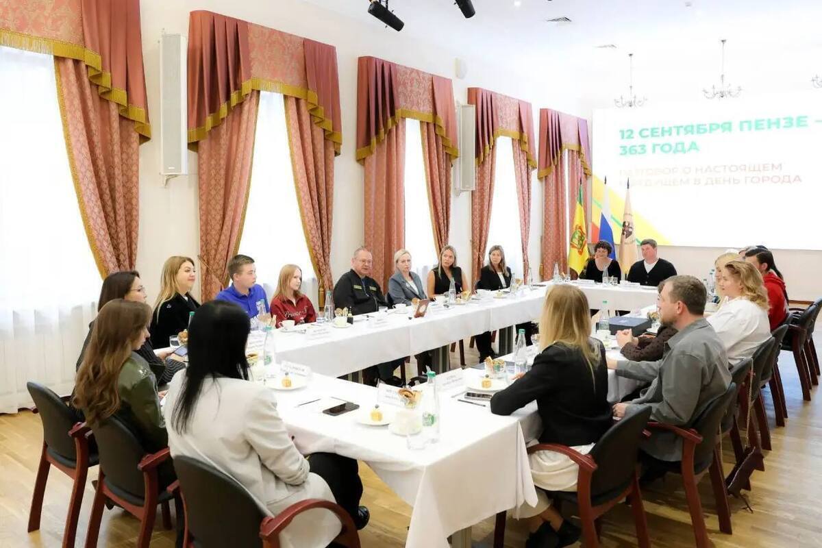 Олег Мельниченко встретился с пензенскими блогерами