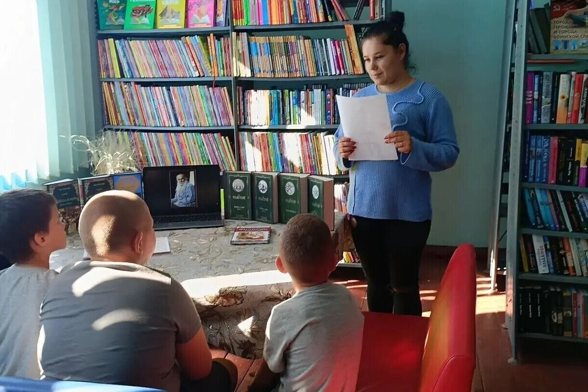 В Красноподольской библиотеке прошло мероприятие «Книжный мир Льва Толстого»
