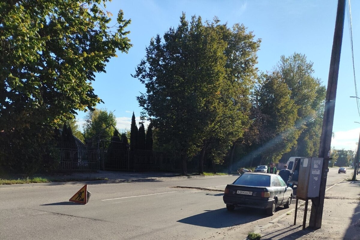 В Пскове ликвидировали проблему с размытым дождём рвом у «Зеленхоза»
