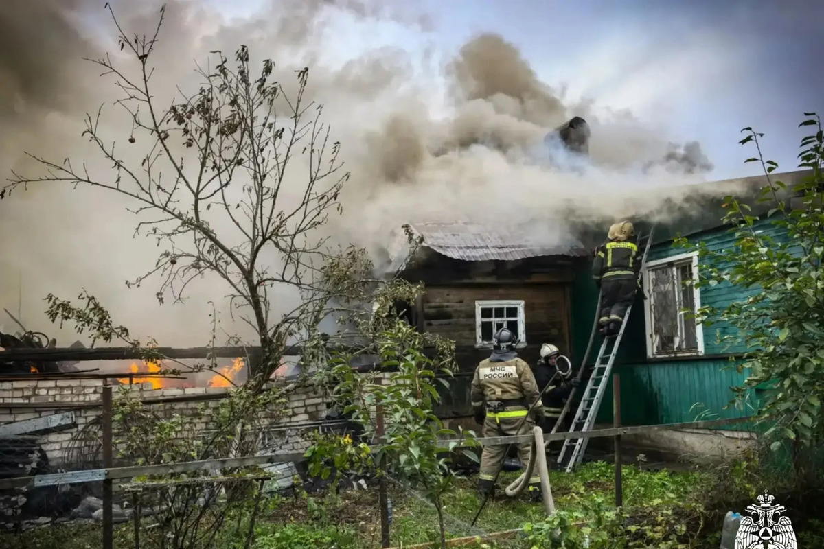 Жилой дом загорелся в Тверской области