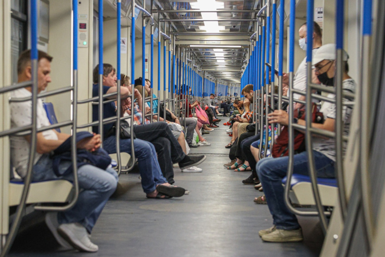 Полуголый мужчина устроил дебош в московском метро