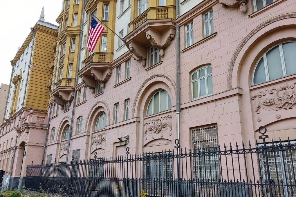 В Мурманске хотят найти двойника Никсона с тяжелой челюстью