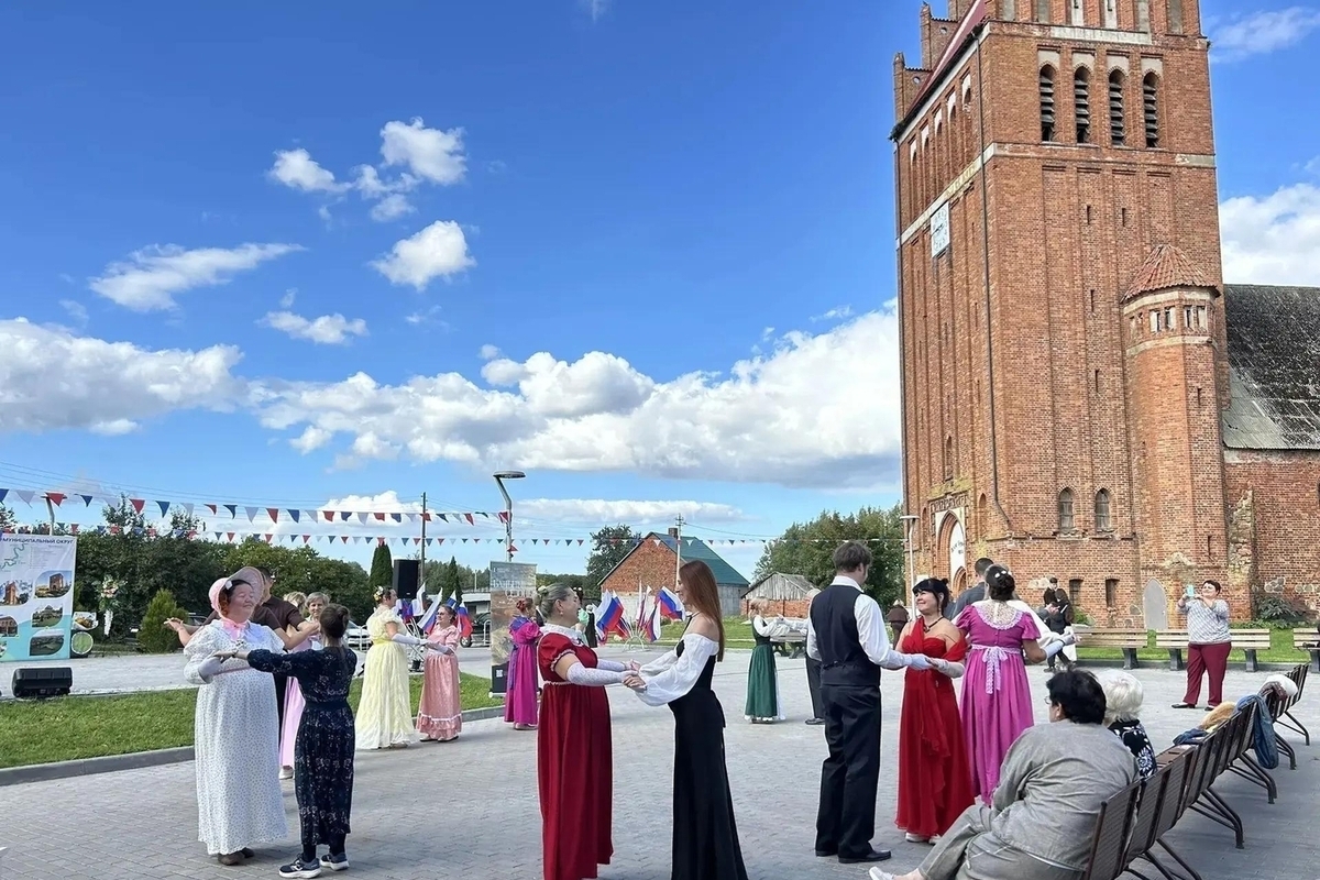 Первые переселенцы стали героями праздников в Дружбе и Липняках