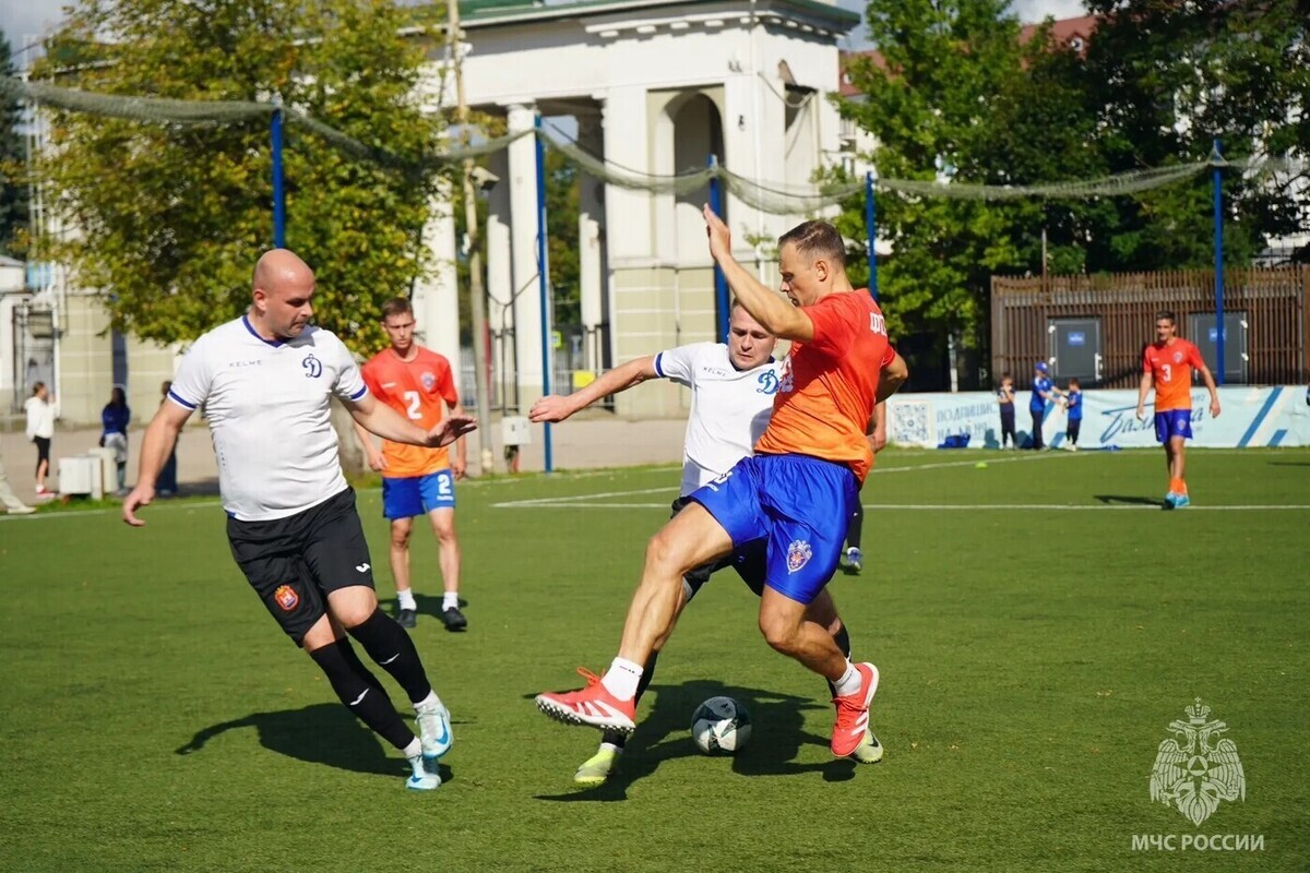 Калининградские спасатели второй год подряд выиграли футбольный турнир