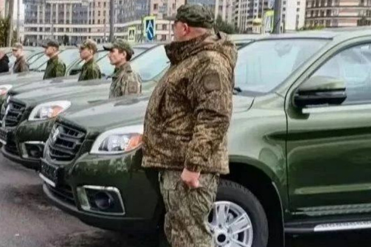 Ленобласть передала военным 14 автомобилей для усиления мобильных огневых групп