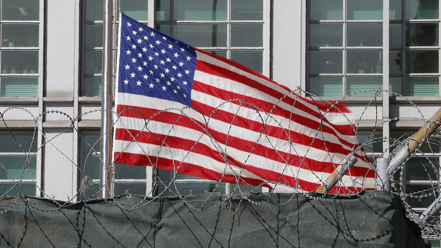 США тайно вывезли подозреваемого в педофилии дипломата из Великобритании