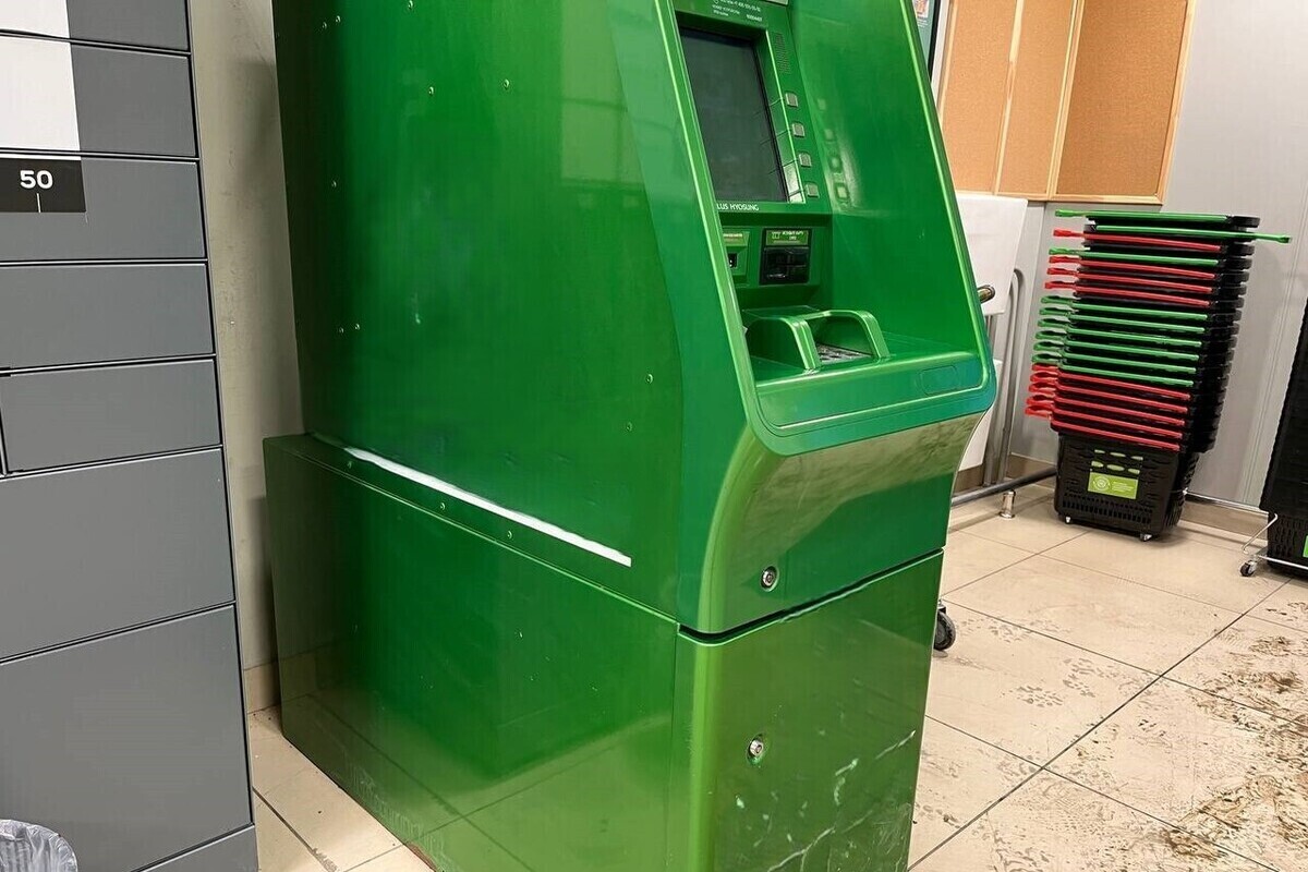 Оренбуржцы с октября смогут пополнять счета наличными в банкоматах других банков