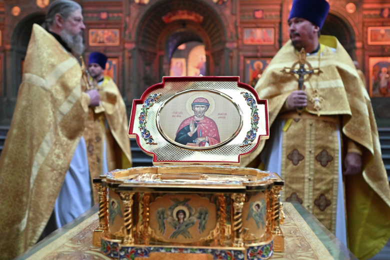 Ковчег с мощами Дмитрия Донского прибыл к бойцам «Запада»