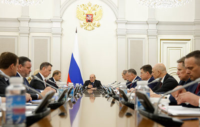 Мишустин призвал помогать регионам в обновлении общественного транспорта
