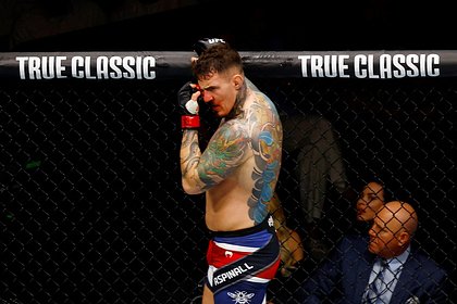 Чемпион UFC отказался от титула из-за проблем с глазами