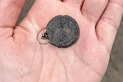 В российском городе нашли 600-летнюю свинцовую печать с Богоматерью