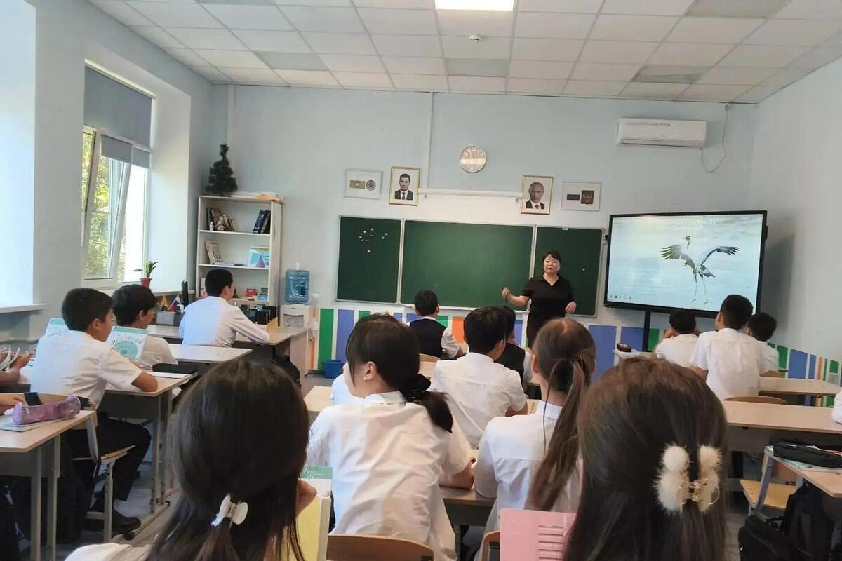 Первые занятия эко-уроков в Калмыкии посвятили журавлям