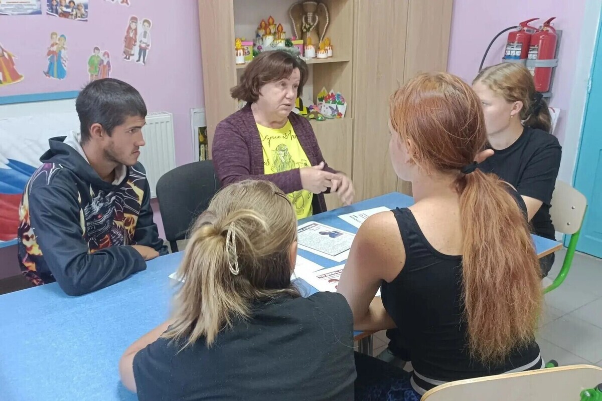 В Богдановском сельском клубе для подростков прошла профилактическая беседа