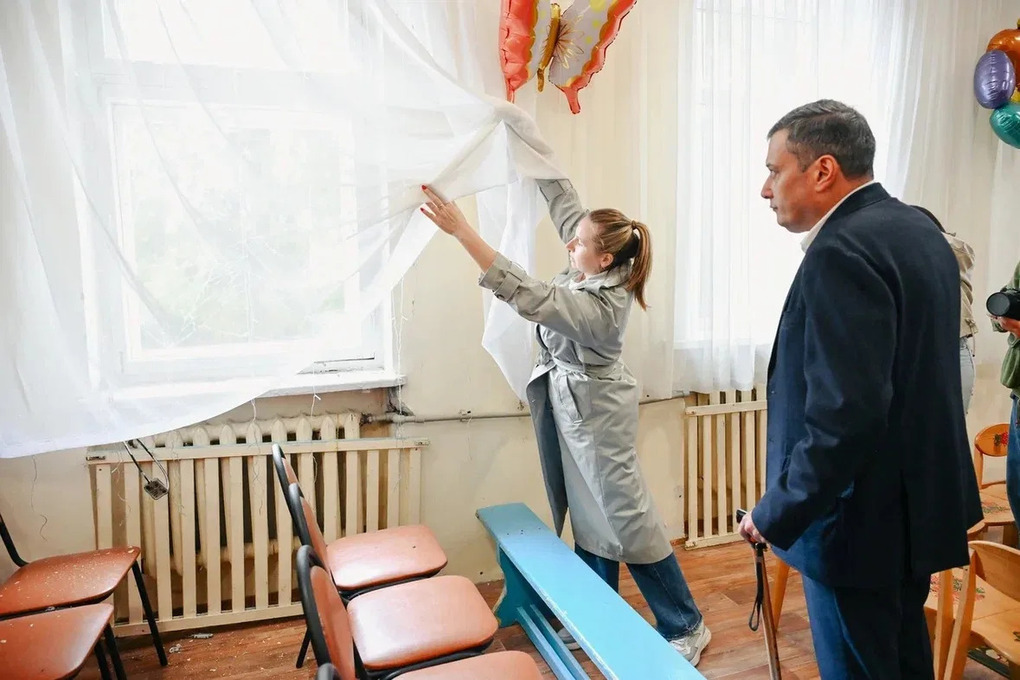 Хинштейн объехал пострадавшие здания в Курске после ракетной атаки ВСУ