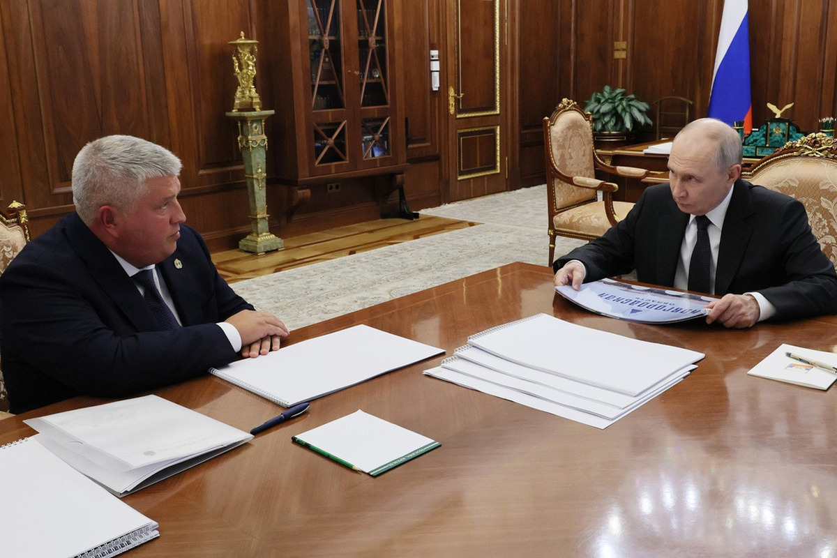 Дронов доложил Путину о поддержке семей и здравоохранении на Новгородчине