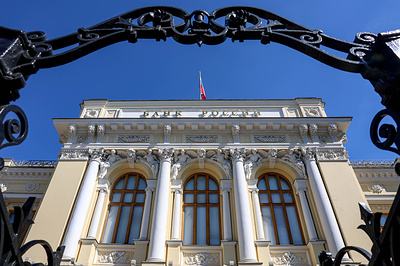 Физлица с начала года купили валюты на 597 млрд рублей