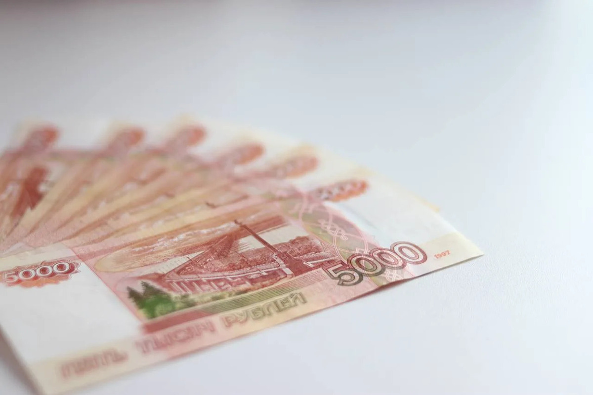 В Ленобласти сварщик-домушник отжал стеклопакет и вынес из дома 20 тысяч