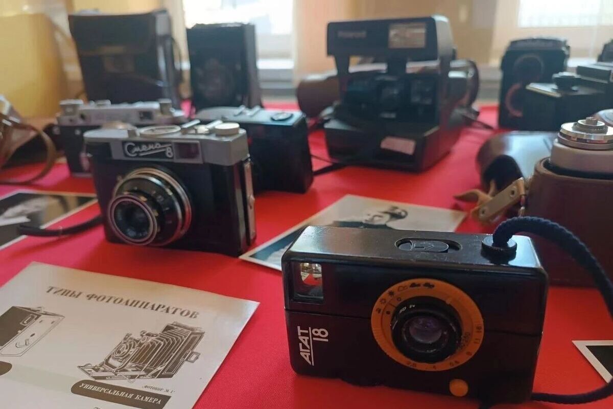 В Приморском районе открылась выставка «От патефона до магнитофона»