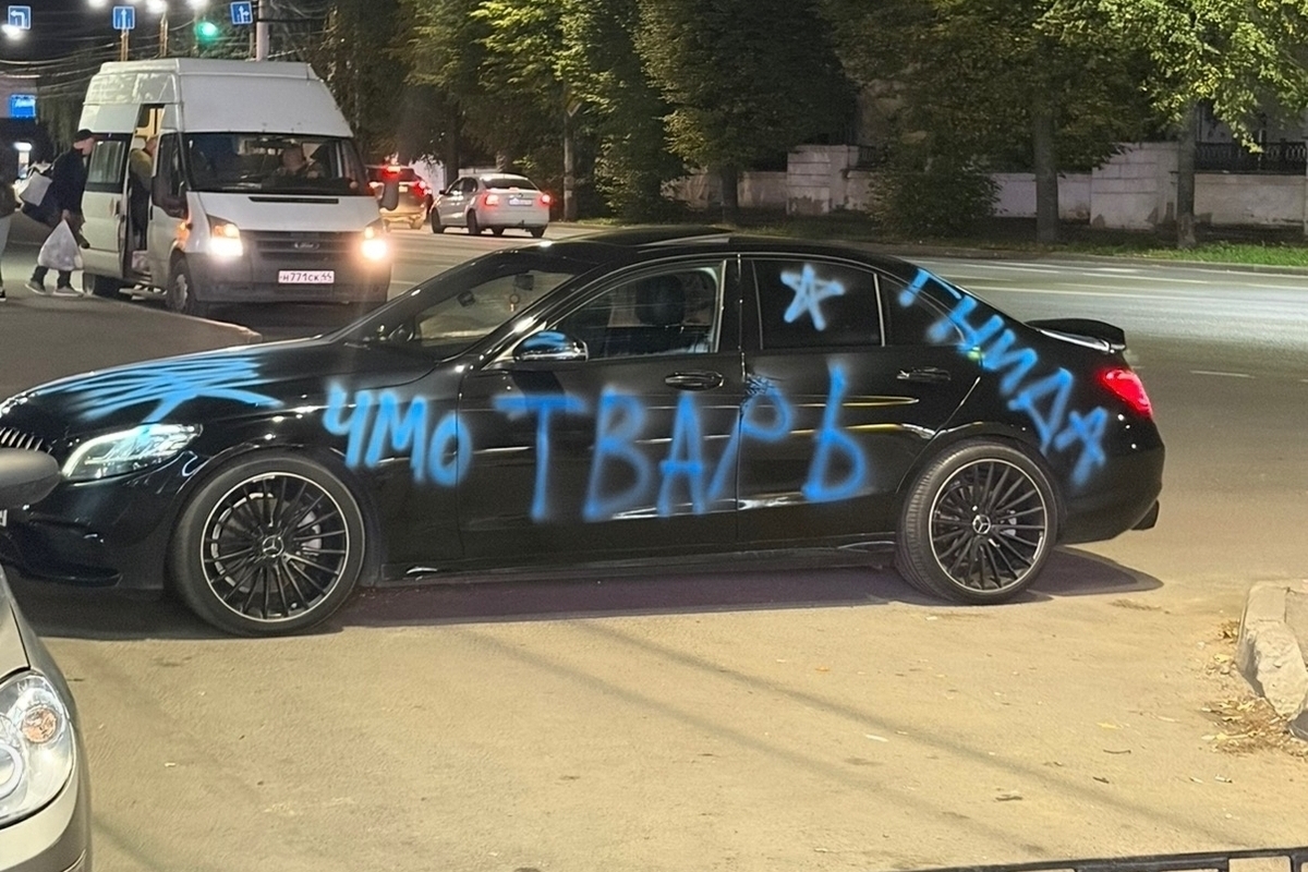 Костромские казусы: владелец разрисованного Mercedes-а схлопотал штраф за креативную рекламу