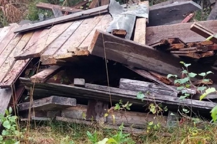 В лесах под Суоярви нашли стихийную свалку дачного мусора