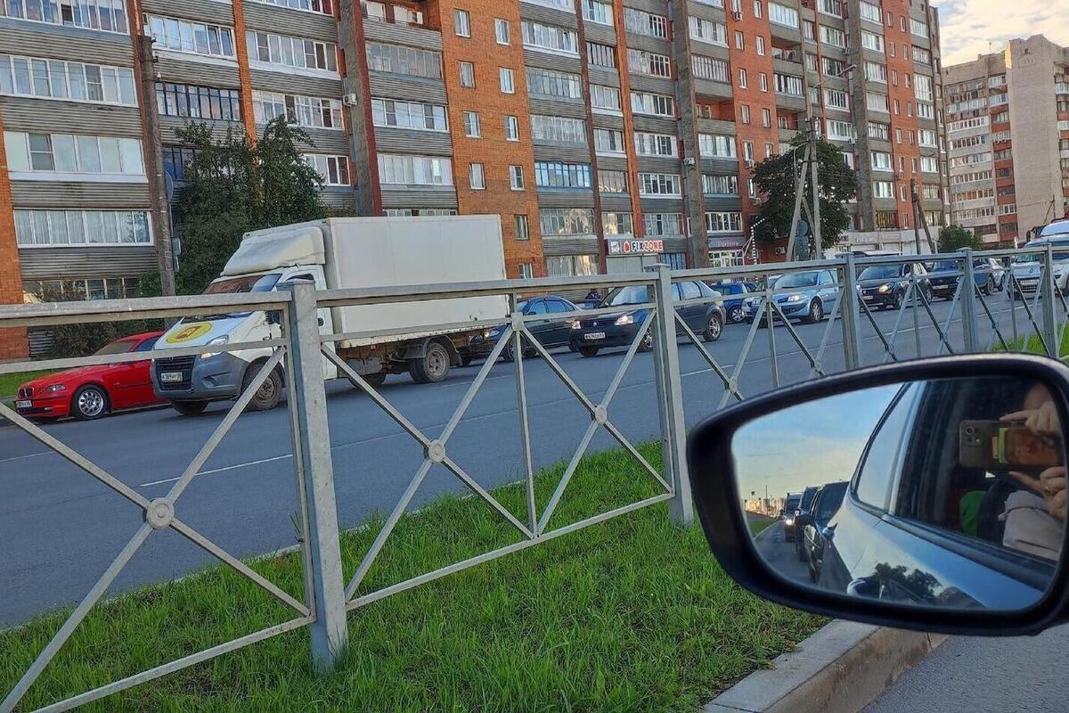 В Пскове на мосту Александра Невского произошла авария