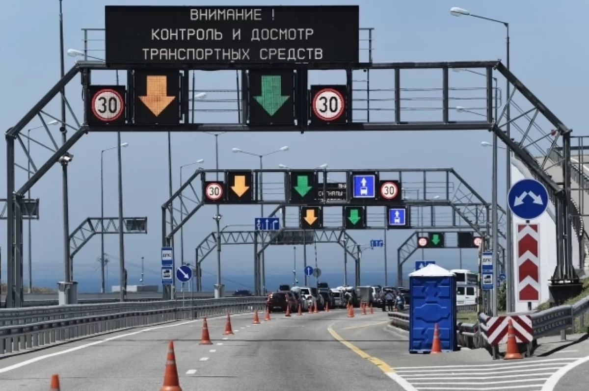 Курам на смех. В ГУР объяснили, почему больше не бьют по Крымскому мосту