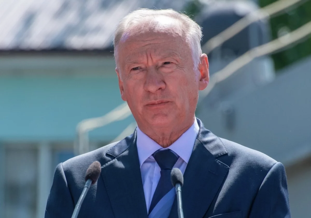 Патрушев: военные корабли РФ сопровождают суда, защищая их от захвата