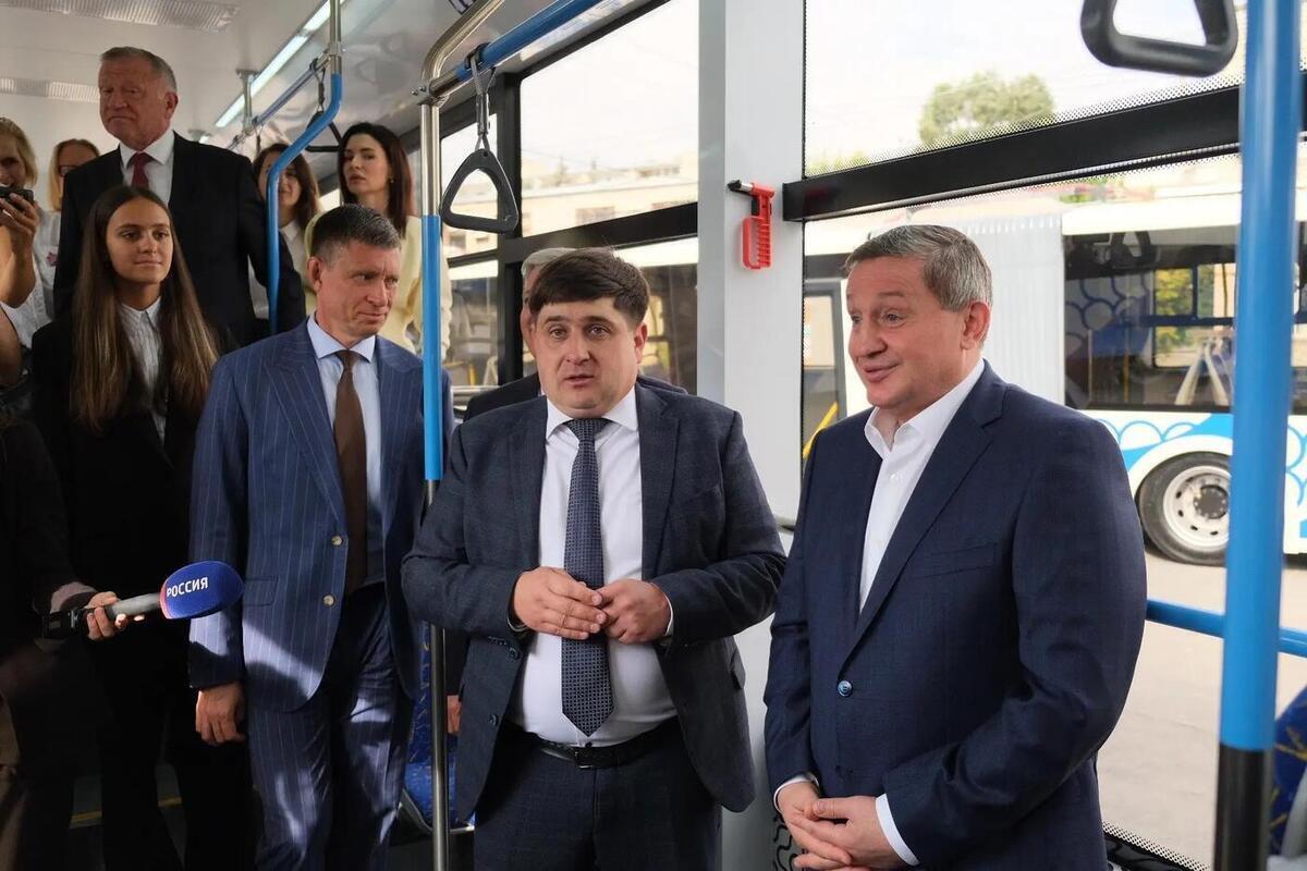В Волгограде Андрей Бочаров ознакомился с новой партией автобусов